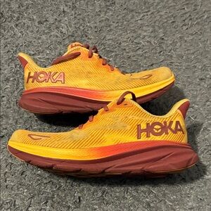 Hoka Clifton 9